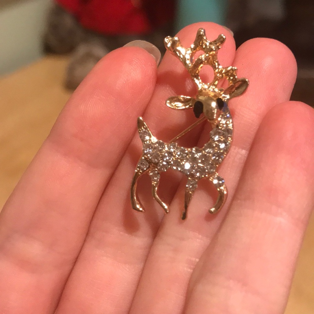 ADORABLE REINDEER BROOCH